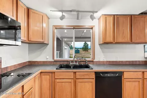 Kitchen - 2101 W Cannon Ave, Post Falls, ID 83854 photo 2 of 2