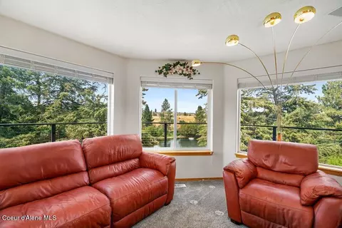 Living - 528 S Rapids Bend Ln, Post Falls, ID 83854 photo 4 of 6