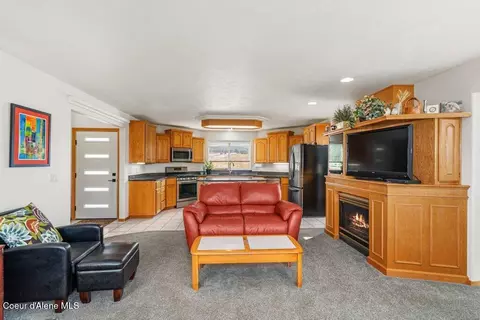 Living - 528 S Rapids Bend Ln, Post Falls, ID 83854 photo 2 of 6