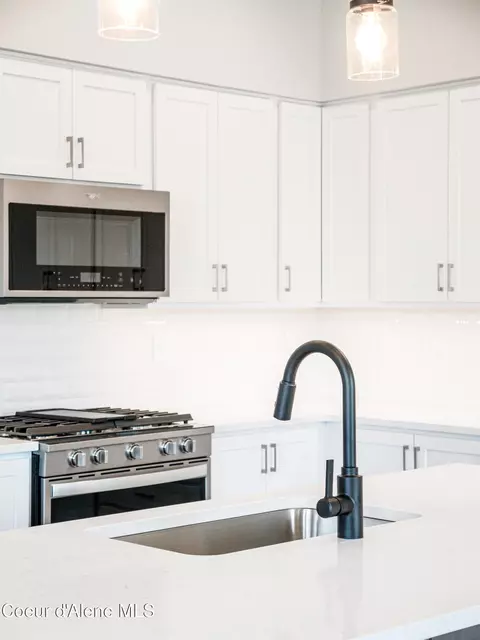 Kitchen - 1223 E Millworx Loop, Post Falls, ID 83854 photo 3 of 5