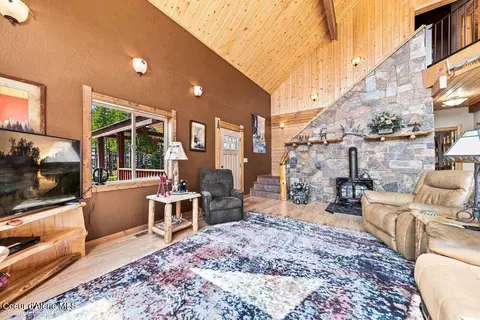 Living - 1570 Skyline Dr, Pinehurst, ID 83850 photo 3 of 3