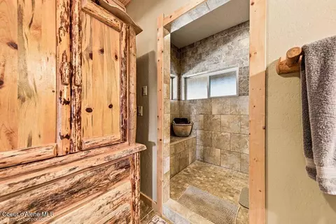 Bath - 1570 Skyline Dr, Pinehurst, ID 83850 photo 4 of 5