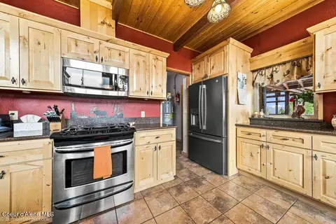 Kitchen - 1570 Skyline Dr, Pinehurst, ID 83850 photo 4 of 4