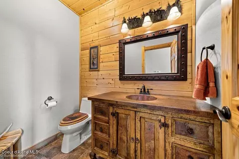 Bath - 1570 Skyline Dr, Pinehurst, ID 83850 photo 1 of 5