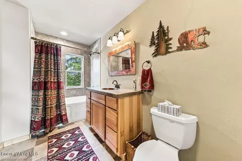 Bath - 1570 Skyline Dr, Pinehurst, ID 83850 photo 5 of 5