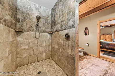 Bath - 1570 Skyline Dr, Pinehurst, ID 83850 photo 3 of 5