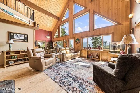 Living - 1570 Skyline Dr, Pinehurst, ID 83850 photo 1 of 3