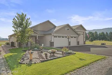 58 Links Dr, Blanchard, ID 83804