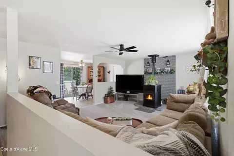 Living - 652 H St, Plummer, ID 83851 photo 1 of 5
