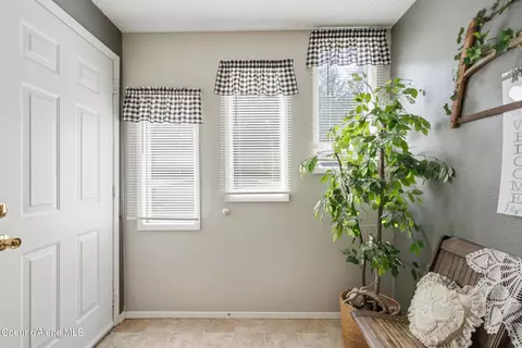 Entry Way - 652 H St, Plummer, ID 83851 photo 1 of 1