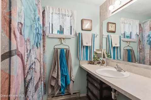 Bath - 652 H St, Plummer, ID 83851 photo 2 of 2