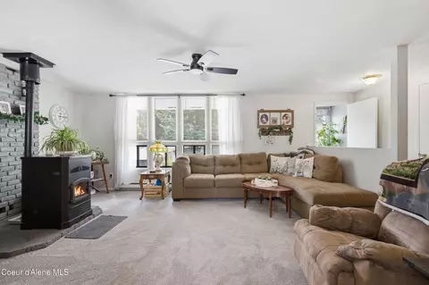 Living - 652 H St, Plummer, ID 83851 photo 4 of 5