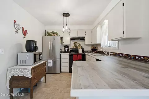 Kitchen - 652 H St, Plummer, ID 83851 photo 2 of 4