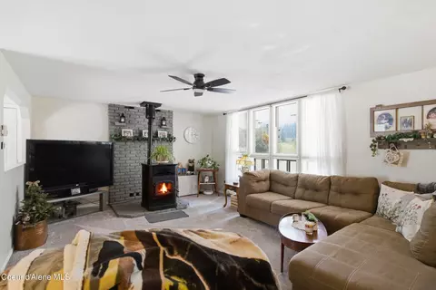 Living - 652 H St, Plummer, ID 83851 photo 3 of 5
