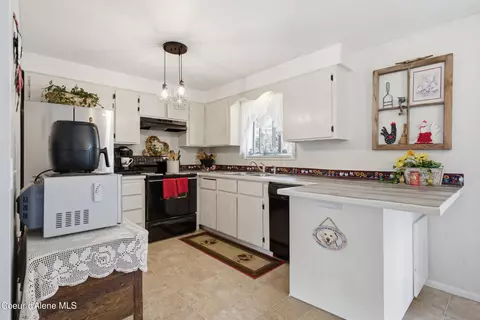 Kitchen - 652 H St, Plummer, ID 83851 photo 1 of 4