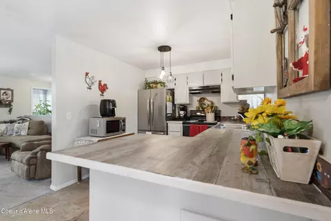 Kitchen - 652 H St, Plummer, ID 83851 photo 3 of 4