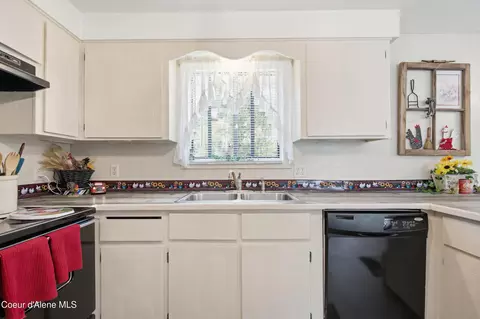 Kitchen - 652 H St, Plummer, ID 83851 photo 4 of 4