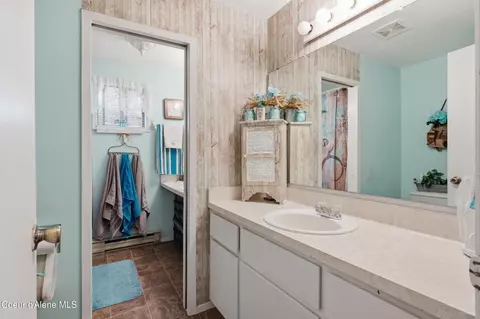 Bath - 652 H St, Plummer, ID 83851 photo 1 of 2
