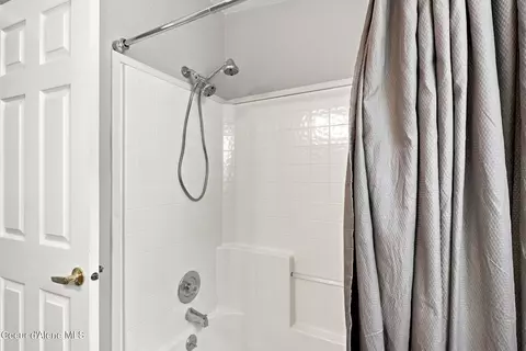 Bath - 403 S Lakefront Ave, Harrison, ID 83833 photo 3 of 3