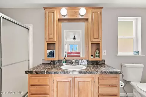 Bath - 403 S Lakefront Ave, Harrison, ID 83833 photo 1 of 3