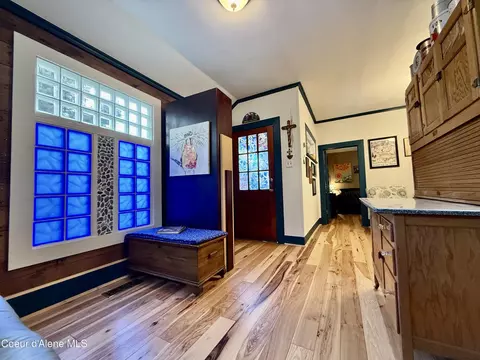 Entry Way - 511 Hunter St, Mullan, ID 83846 photo 2 of 3