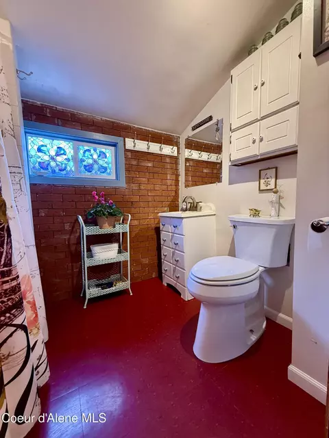 Bath - 511 Hunter St, Mullan, ID 83846 photo 1 of 1