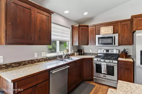 Kitchen - 205 Old Farm Rd, Pinehurst, ID 83850 photo 3 of 11