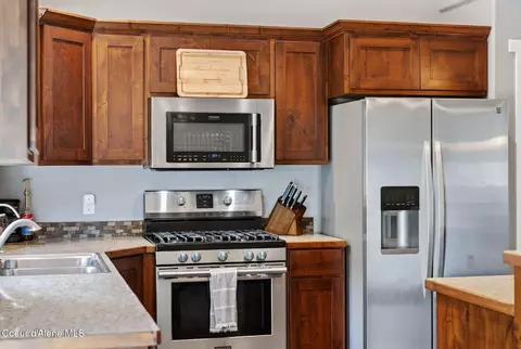 Kitchen - 205 Old Farm Rd, Pinehurst, ID 83850 photo 6 of 11