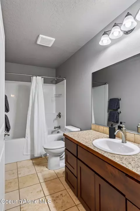 Bath - 205 Old Farm Rd, Pinehurst, ID 83850 photo 3 of 9