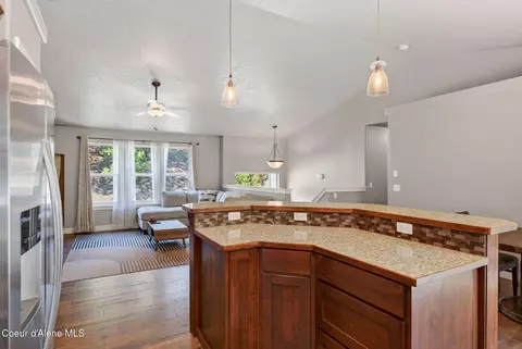 Kitchen - 205 Old Farm Rd, Pinehurst, ID 83850 photo 8 of 11
