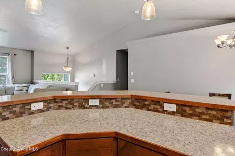 Kitchen - 205 Old Farm Rd, Pinehurst, ID 83850 photo 9 of 11