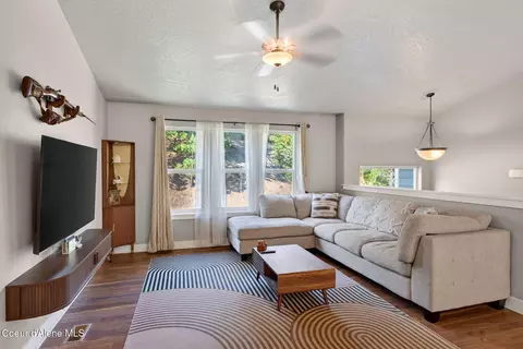 Living - 205 Old Farm Rd, Pinehurst, ID 83850 photo 1 of 2