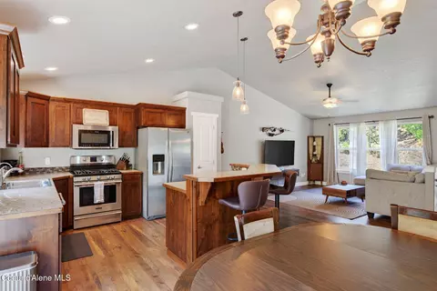 Kitchen - 205 Old Farm Rd, Pinehurst, ID 83850 photo 1 of 11