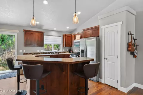 Kitchen - 205 Old Farm Rd, Pinehurst, ID 83850 photo 10 of 11
