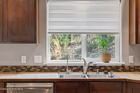 Kitchen - 205 Old Farm Rd, Pinehurst, ID 83850 photo 4 of 11