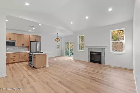 Living - 106 Memory Ln, Pinehurst, ID 83850 photo 1 of 3