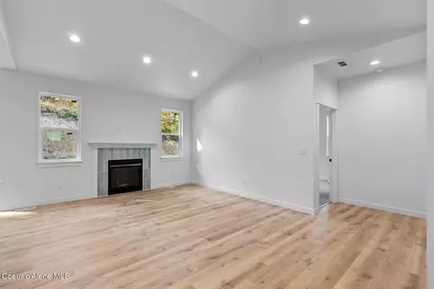 Living - 106 Memory Ln, Pinehurst, ID 83850 photo 2 of 3