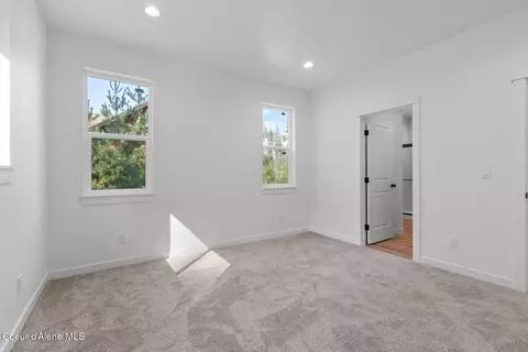 Bedroom - 106 Memory Ln, Pinehurst, ID 83850 photo 2 of 6
