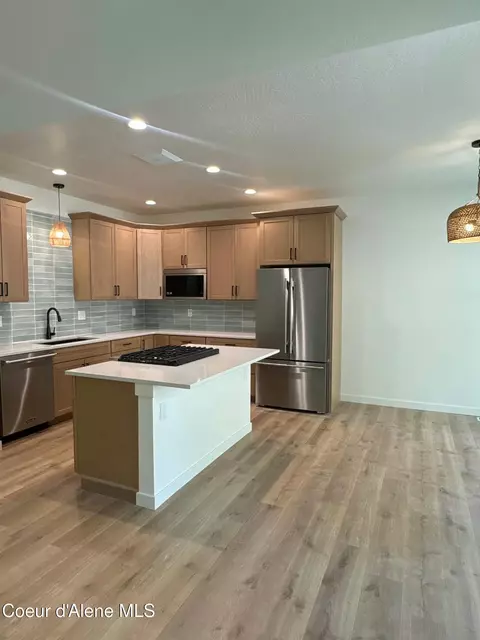 Kitchen - 106 Memory Ln, Pinehurst, ID 83850 photo 2 of 5