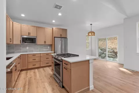 Kitchen - 106 Memory Ln, Pinehurst, ID 83850 photo 4 of 5