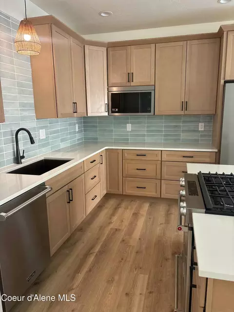Kitchen - 106 Memory Ln, Pinehurst, ID 83850 photo 3 of 5