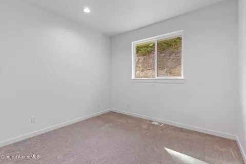 Bedroom - 106 Memory Ln, Pinehurst, ID 83850 photo 3 of 6