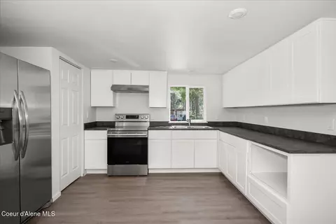 Kitchen - 4301 E Maplewood Ave #29, Post Falls, ID 83854 photo 2 of 2