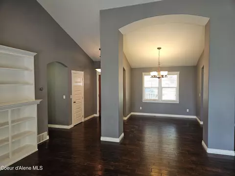 Living - 901 S Edgeview Ter, Post Falls, ID 83854 photo 3 of 7