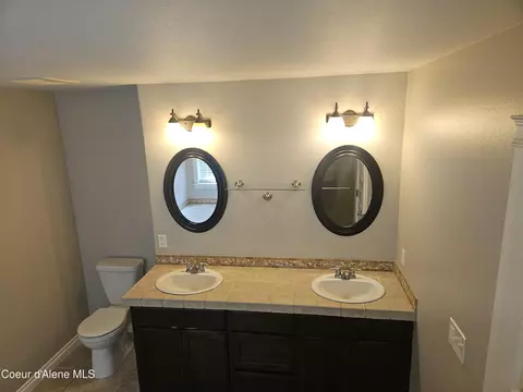 Bath - 901 S Edgeview Ter, Post Falls, ID 83854 photo 2 of 4