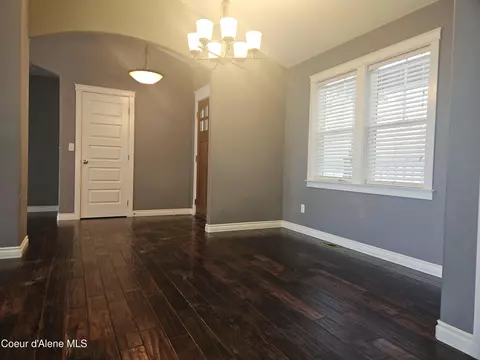 Living - 901 S Edgeview Ter, Post Falls, ID 83854 photo 6 of 7