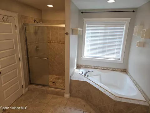 Bath - 901 S Edgeview Ter, Post Falls, ID 83854 photo 1 of 4