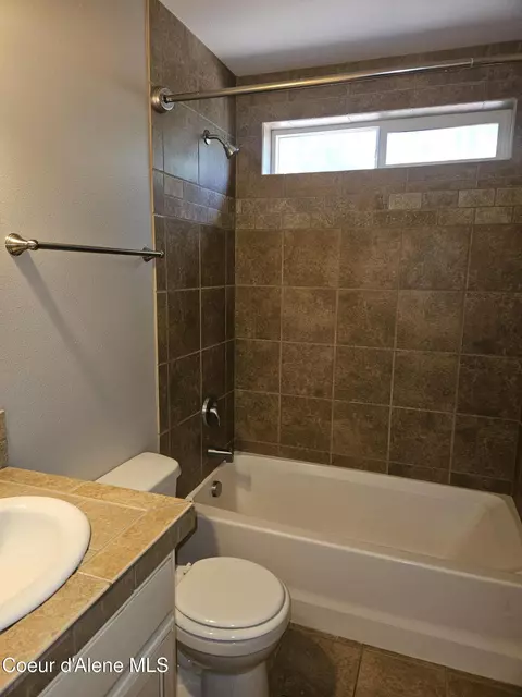 Bath - 901 S Edgeview Ter, Post Falls, ID 83854 photo 3 of 4