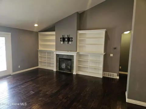 Living - 901 S Edgeview Ter, Post Falls, ID 83854 photo 2 of 7