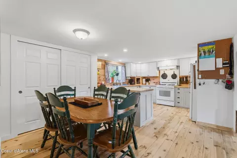 Dining - 28 Whiskey Jack Rd, Sandpoint, ID 83864 photo 2 of 2